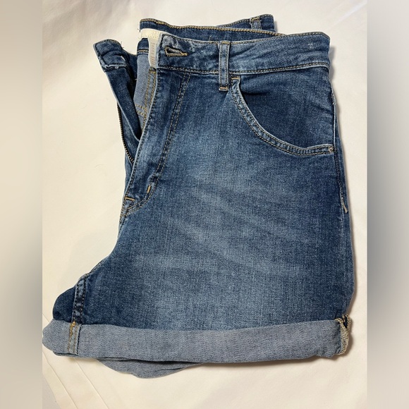 H&M LADIES DENIM CUFFED SHORTS NWOT - Picture 5 of 9